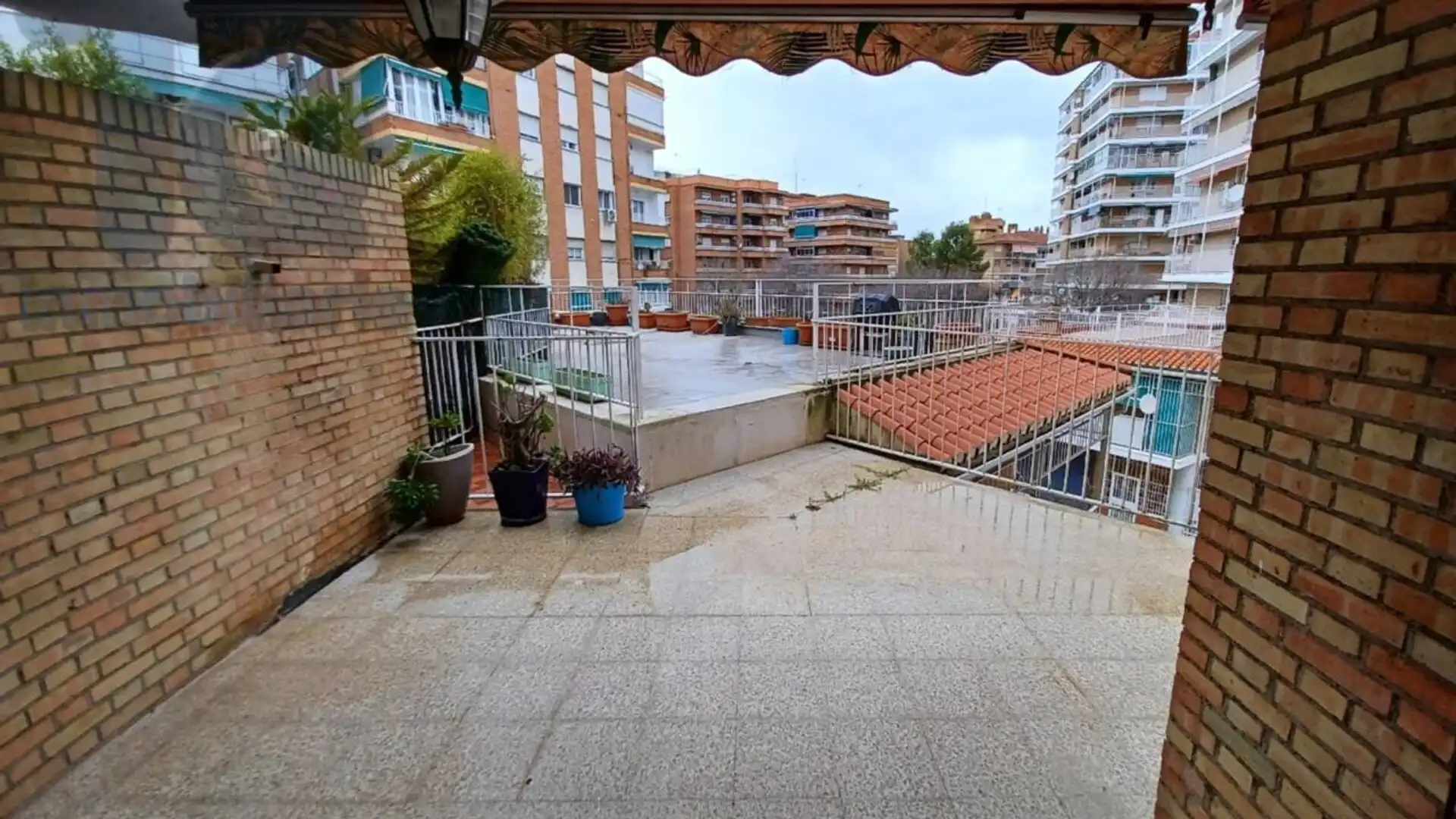 Terrasse von Wohnung zum Verkauf in  Granada Capital mit Klimaanlage, Heizung und Terrasse