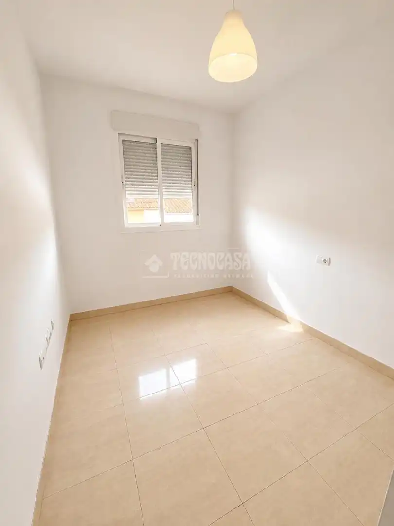 Habitación de Casa adosada en venta en Palomares del Río con Aire acondicionado