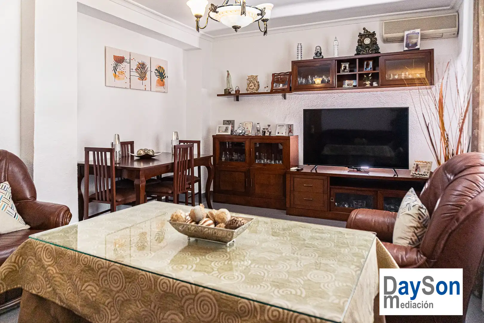 Sala d'estar de Casa o xalet en venda en Alcalá la Real amb Aire condicionat i Balcó