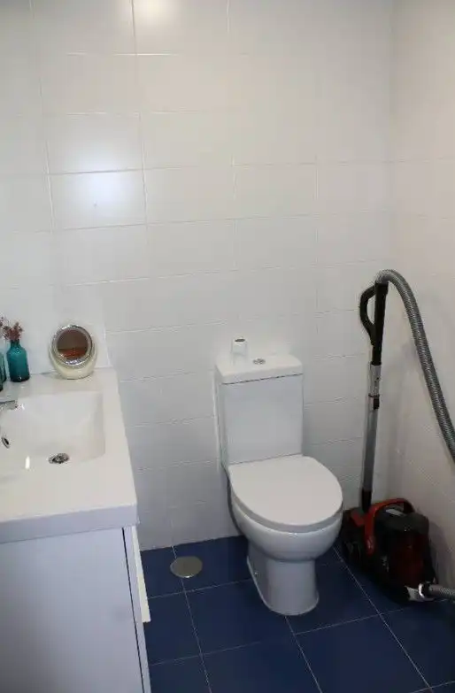 Baño de Apartamento de alquiler en Ciudad Real con Aire acondicionado y Calefacción