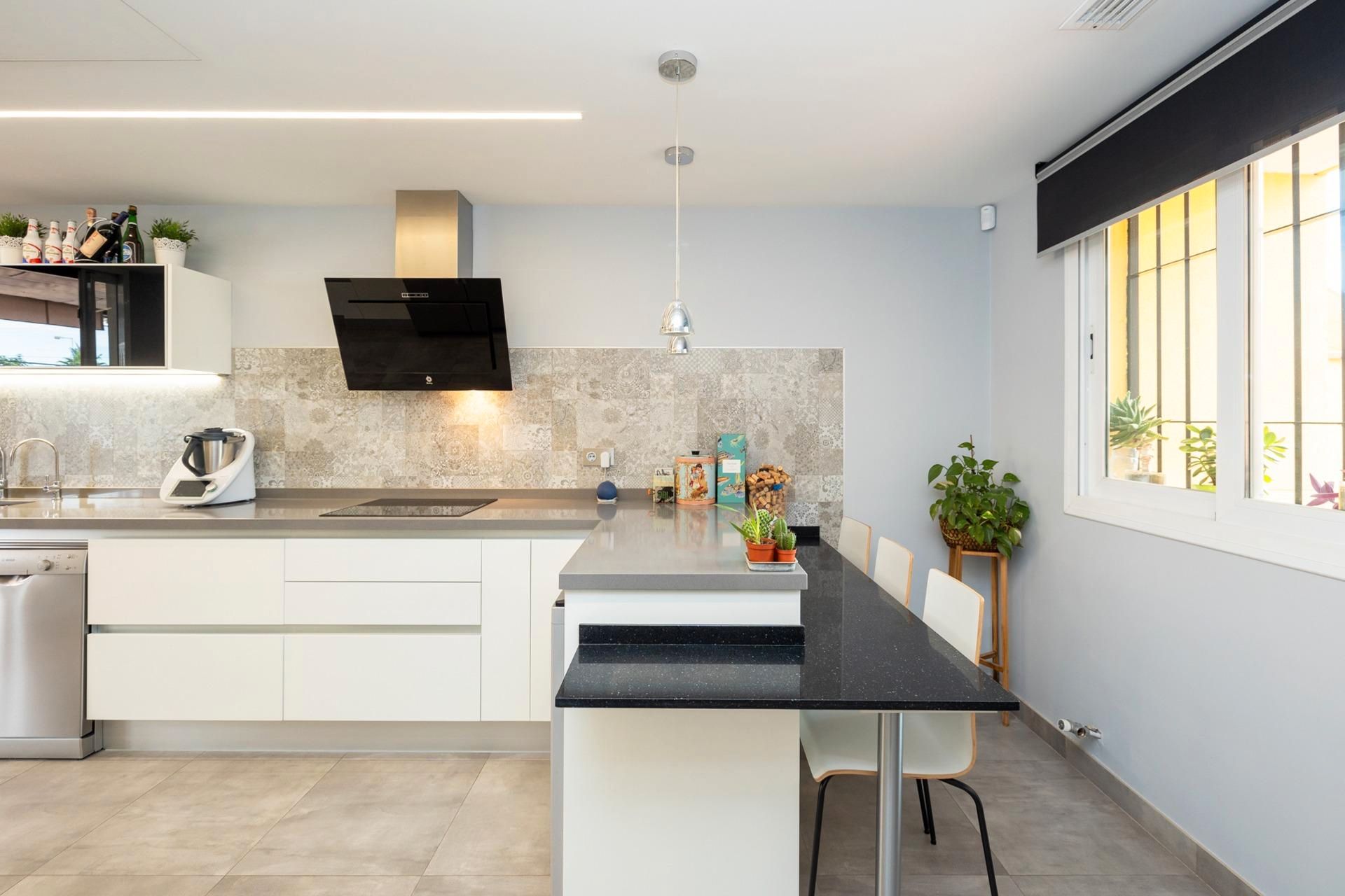 Kitchen of House or chalet for sale in  Granada Capital  with Air Conditioner, Heating and Terrace