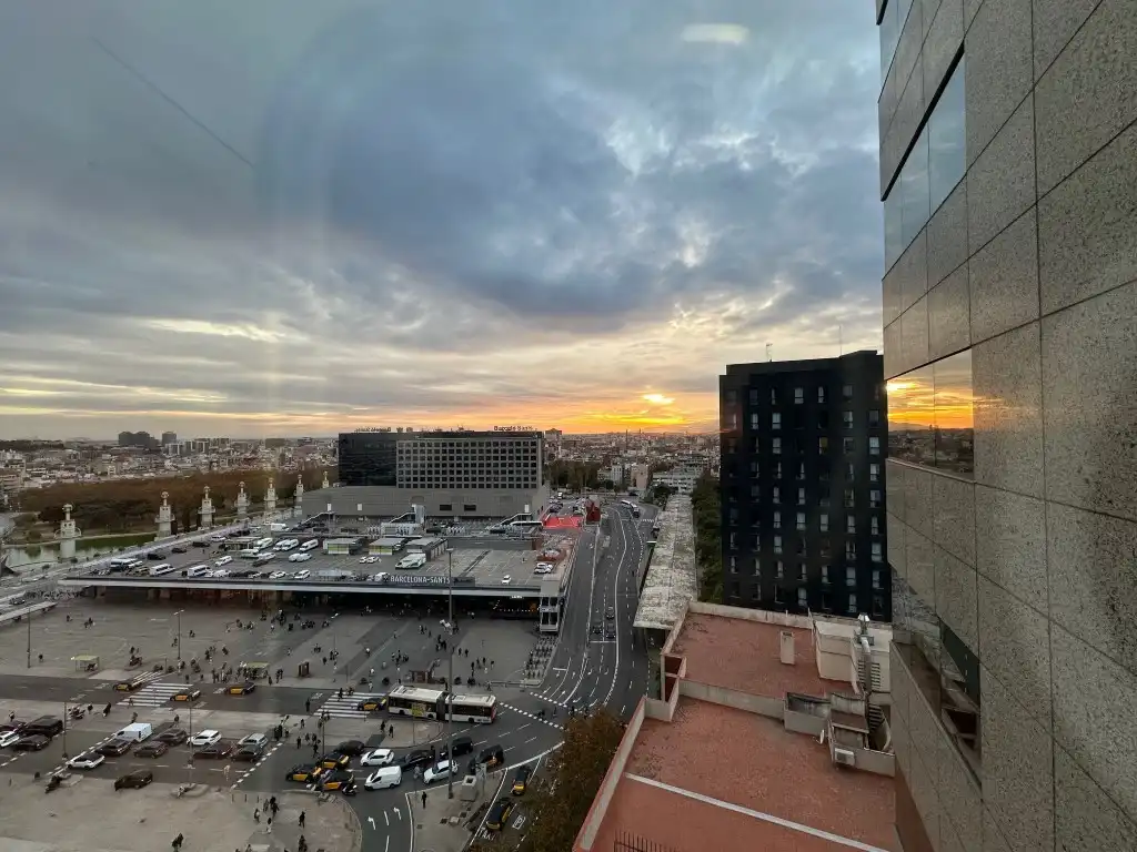 Vista exterior de Oficina de lloguer en Sants - Montjuïc