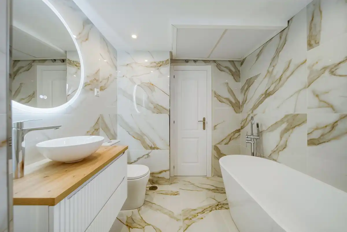 Bathroom of Duplexes for sale in Benalmádena  with Air Conditioner, Terrace and Storage room