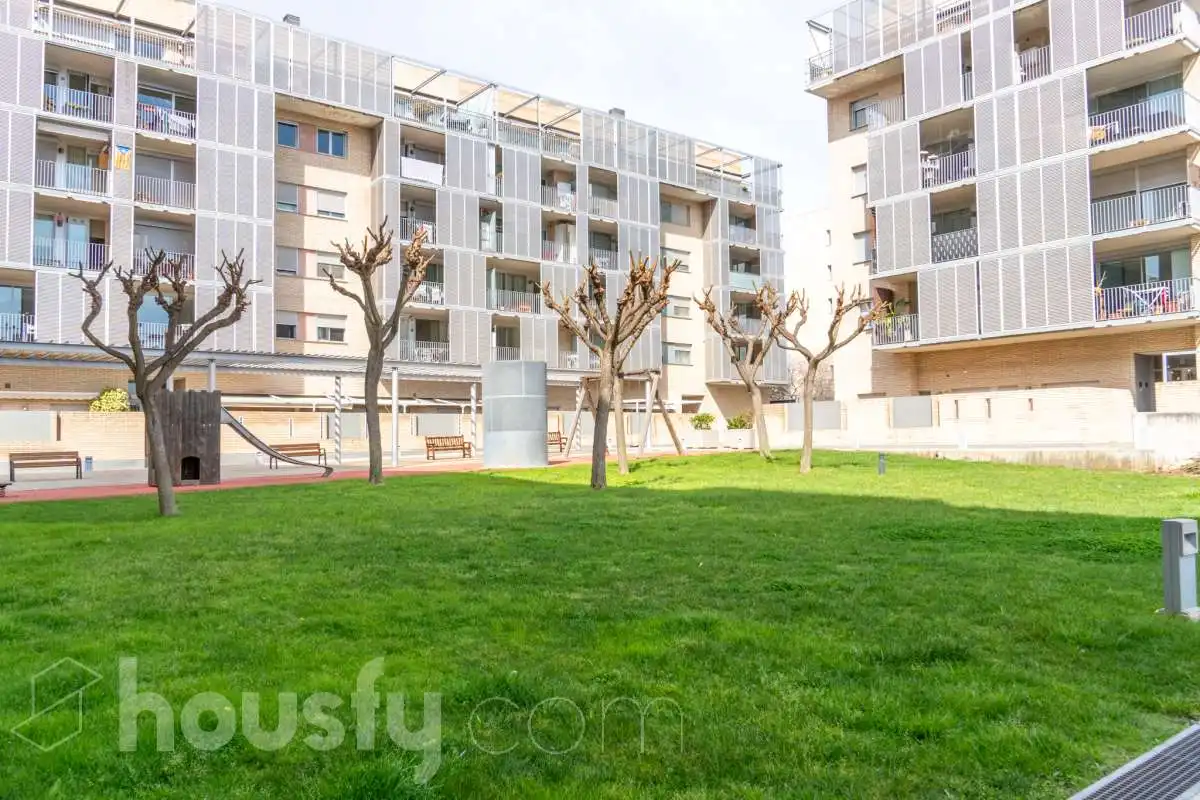 Vista exterior de Pis en venda en Vilafranca del Penedès amb Aire condicionat, Calefacció i Jardí privat