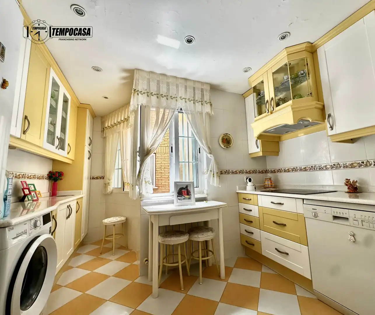 Cocina de Piso en venta en Madrid con Aire acondicionado, Calefacción y Jardín privado
