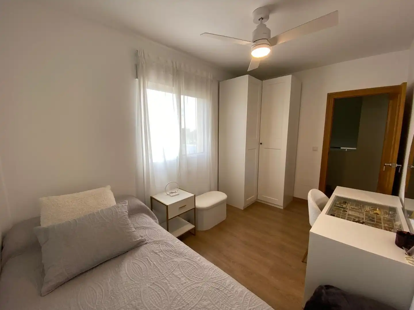 Dormitori de Casa o xalet en venda en Cartagena amb Aire condicionat i Jardí privat
