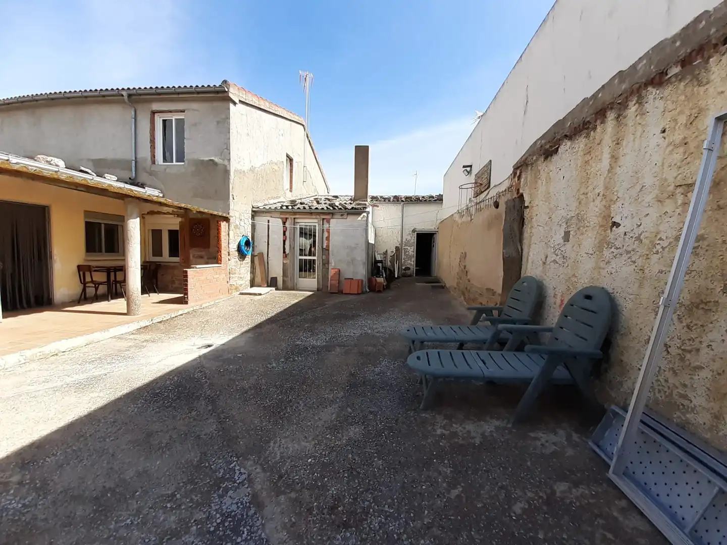 Exterior view of Houses for sale in Montamarta  with Heating, Parquet flooring and Storage room
