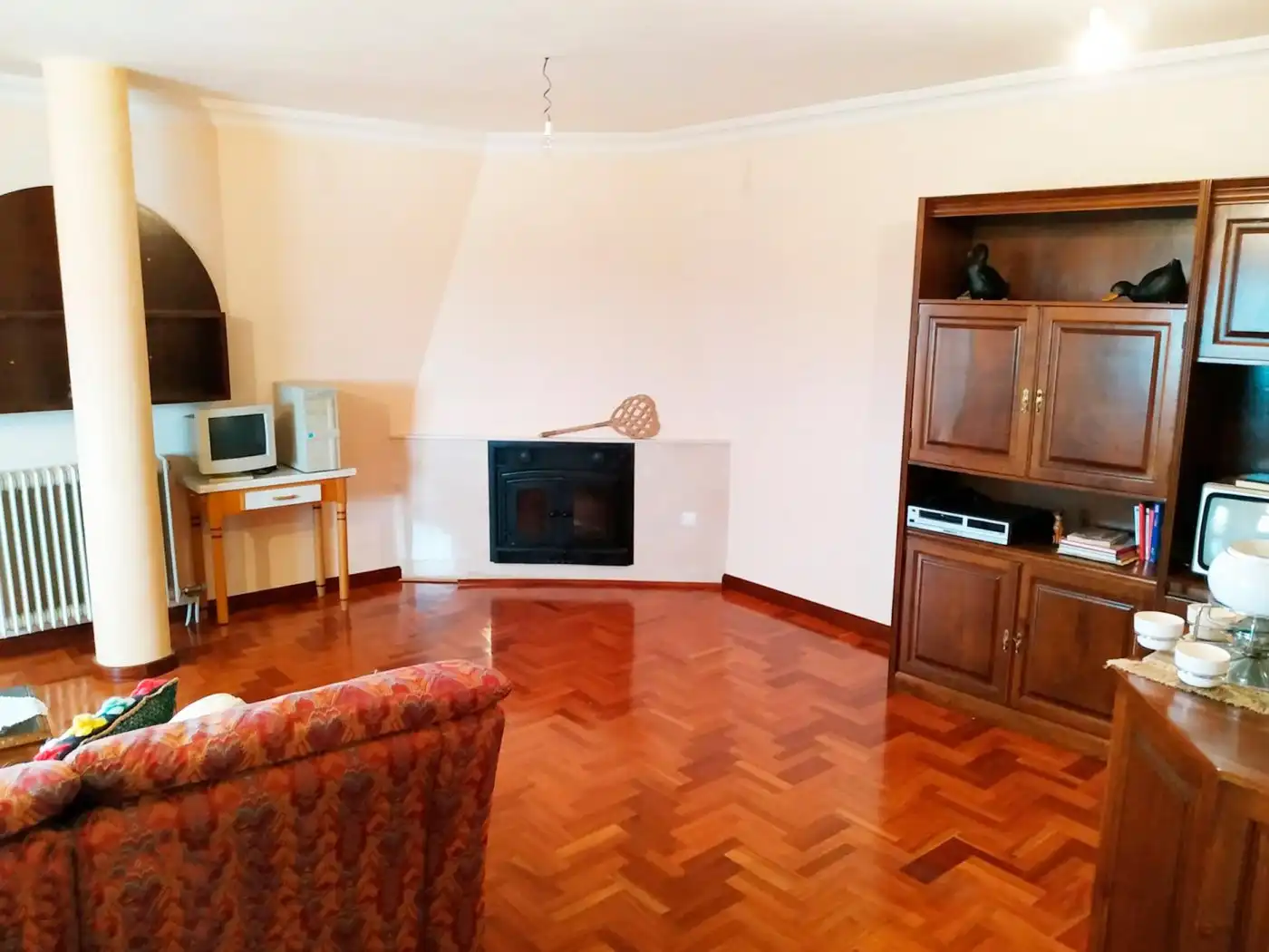 Sala d'estar de Casa o xalet en venda en Castellanos de Villiquera amb Calefacció, Terrassa i Traster