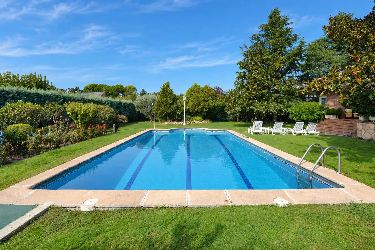 Swimming pool of Houses for sale in Valdepastores - Las Encinas