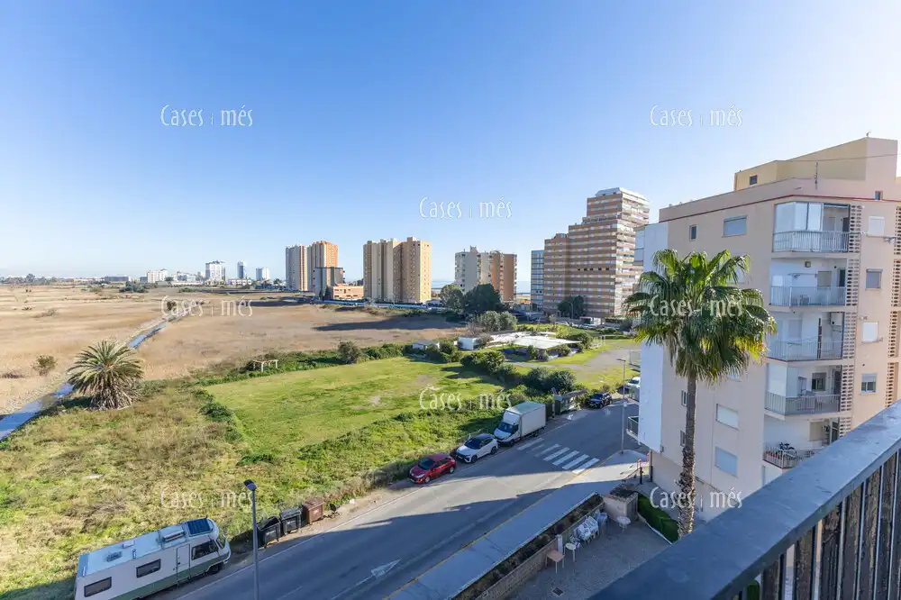 Vista exterior de Apartamento en venta en La Pobla de Farnals con Terraza, Amueblado y Piscina comunitaria