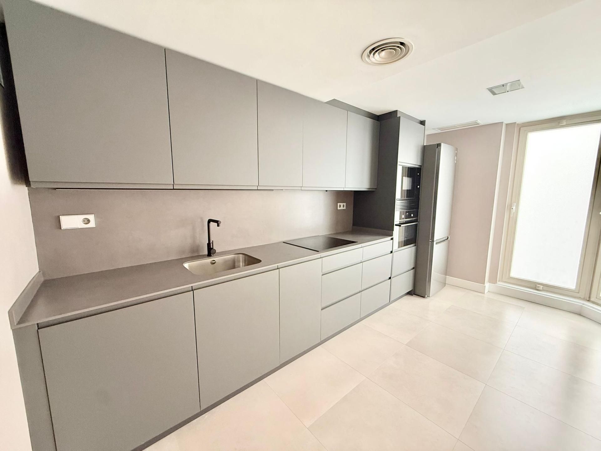 Kitchen of Flat to rent in  Valencia Capital  with Air Conditioner and Heating
