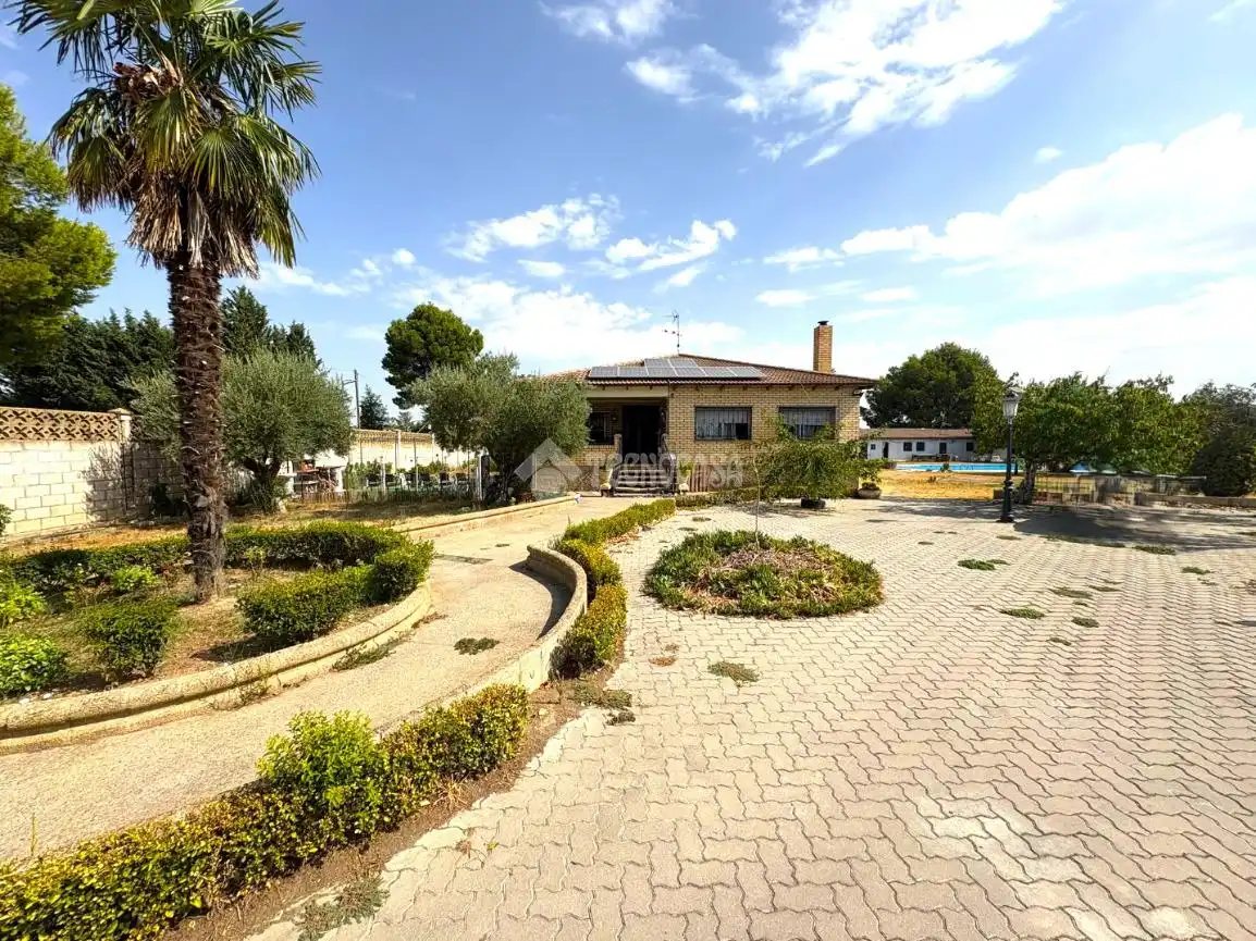 Vista exterior de Casa o xalet en venda en Zaragoza amb Aire condicionat, Calefacció i Terrassa