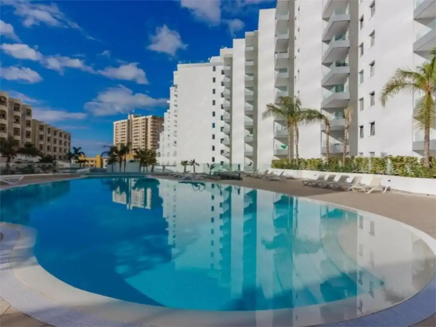 Piscina de Apartament en venda en Adeje amb Aire condicionat, Piscina i Balcó