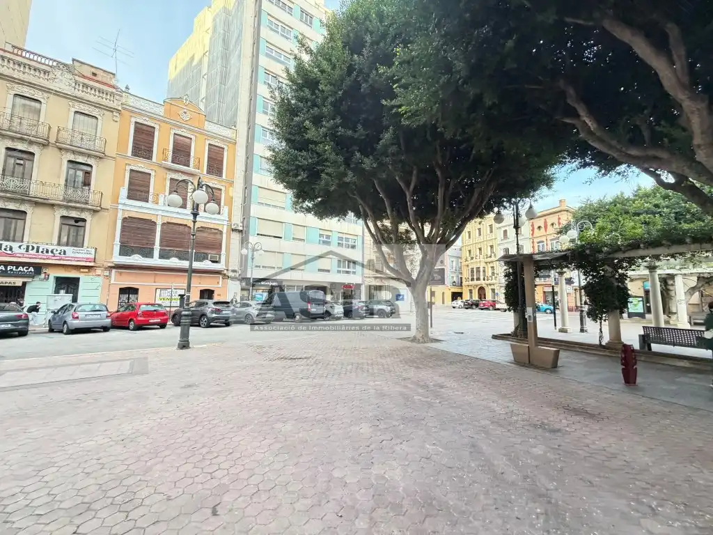 Vista exterior de Local de alquiler en Alzira
