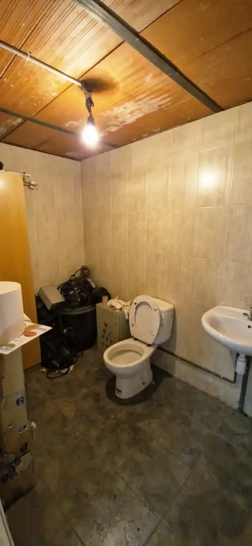 Badezimmer von Fabrikhallen zur Miete in Esparreguera