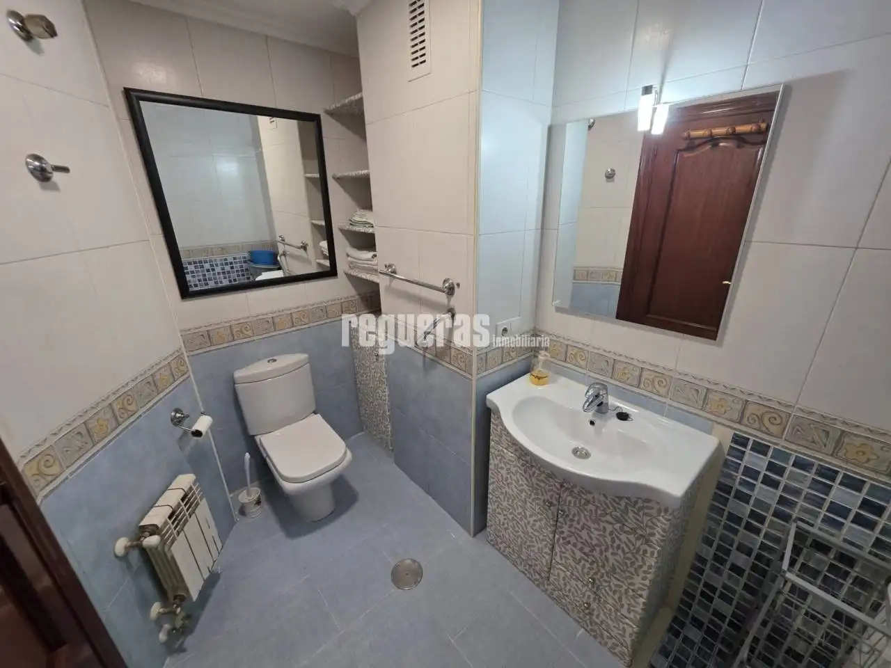 Baño de Apartamento de alquiler en Avilés con Calefacción