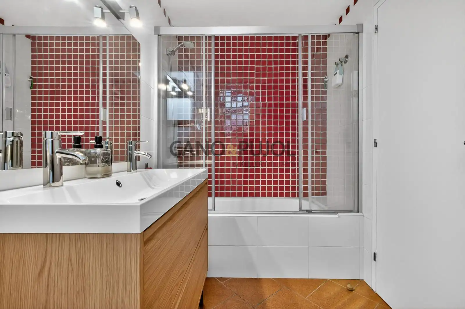 Bathroom of Houses for sale in Terrassa  with Air Conditioner, Heating and Terrace
