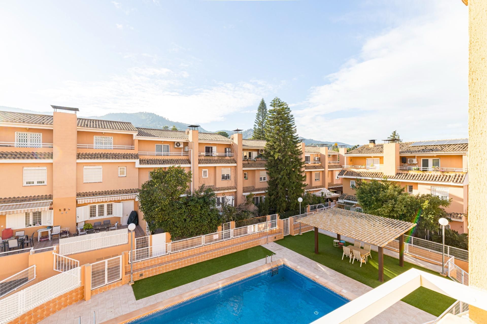 Außenansicht von Wohnung zum Verkauf in  Murcia Capital mit Klimaanlage, Privatgarten und Abstellraum