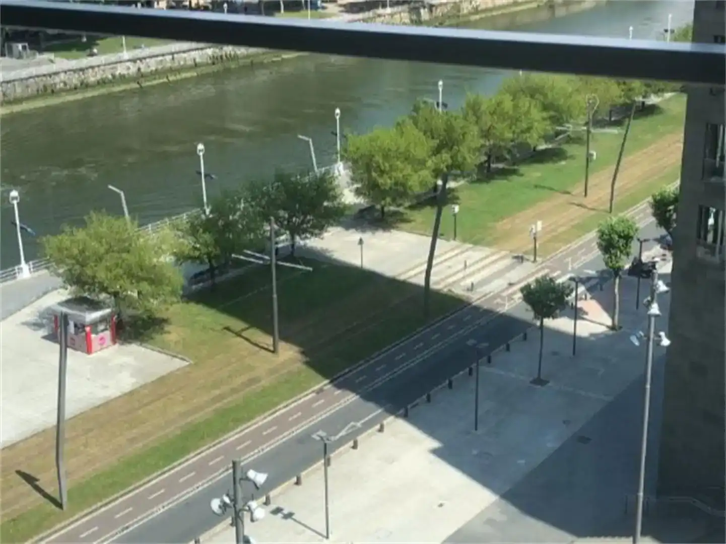 Vista exterior de Apartament en venda en Bilbao  amb Aire condicionat i Balcó