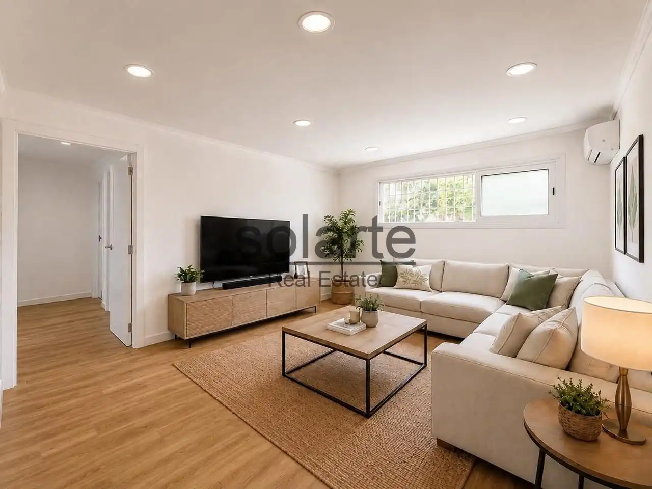 Sala d'estar de Planta baixa en venda en L'Hospitalet de Llobregat amb Aire condicionat i Parquet