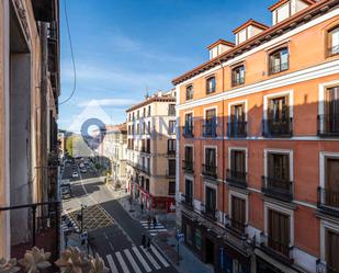 Vista exterior de Pis en venda en  Madrid Capital amb Calefacció, Parquet i Balcó