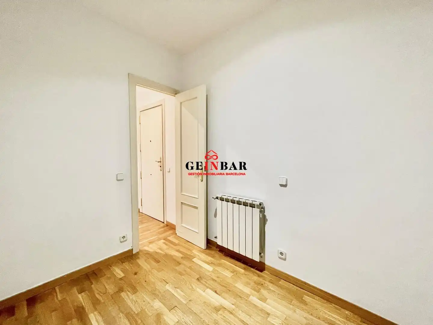 Piso en venta en Barcelona con Calefacción y Parquet