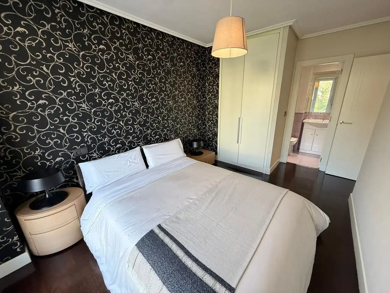 Schlafzimmer von Erdgeschoss zum Verkauf in Castro-Urdiales mit Heizung, Terrasse und Abstellraum