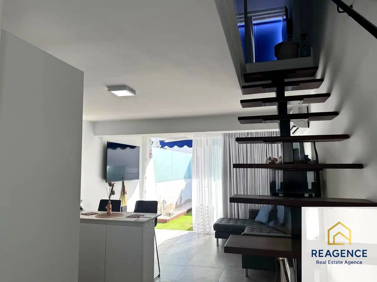 Sala d'estar de Casa o xalet en venda en San Bartolomé de Tirajana amb Aire condicionat, Terrassa i Piscina