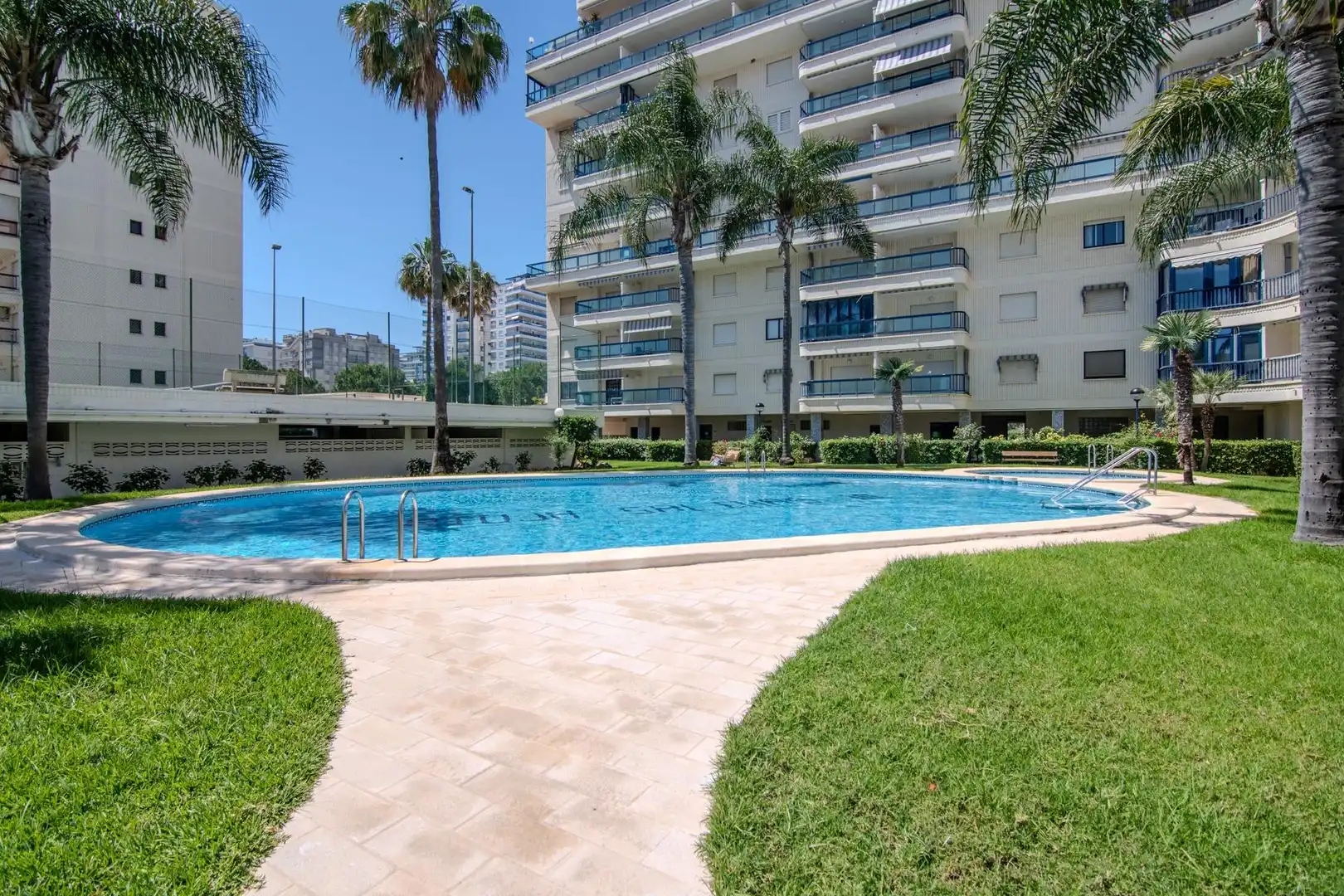 Piscina de Apartamento en venta en Gandia con Terraza y Piscina comunitaria