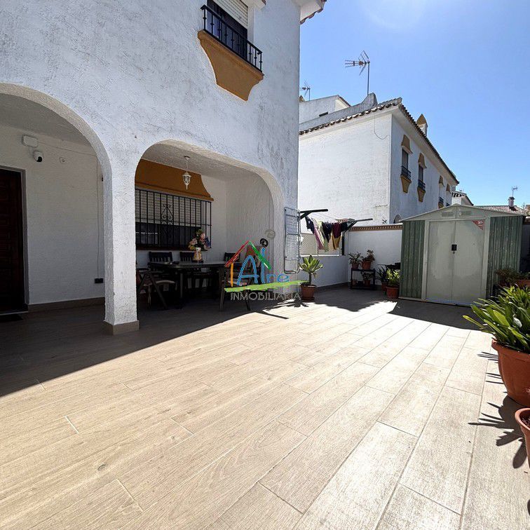 Vista exterior de Casa adosada de lloguer en Almonte amb Terrassa, Traster i Piscina