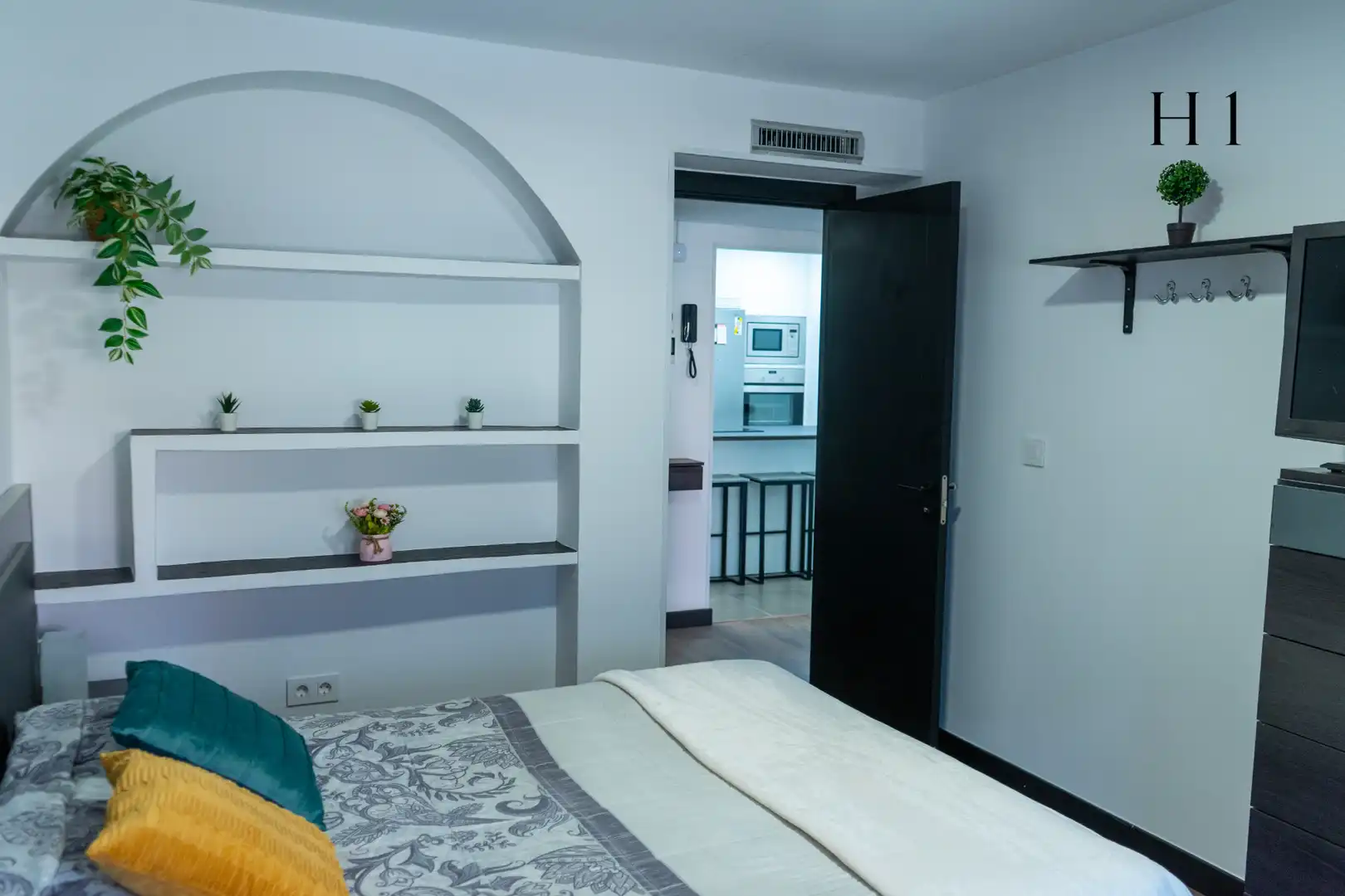 Bedroom of Flat for share in Zaragoza  with Air Conditioner, Heating and Private garden