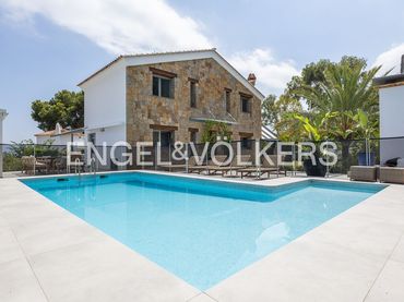Casa con balcón en venta en El Montgó