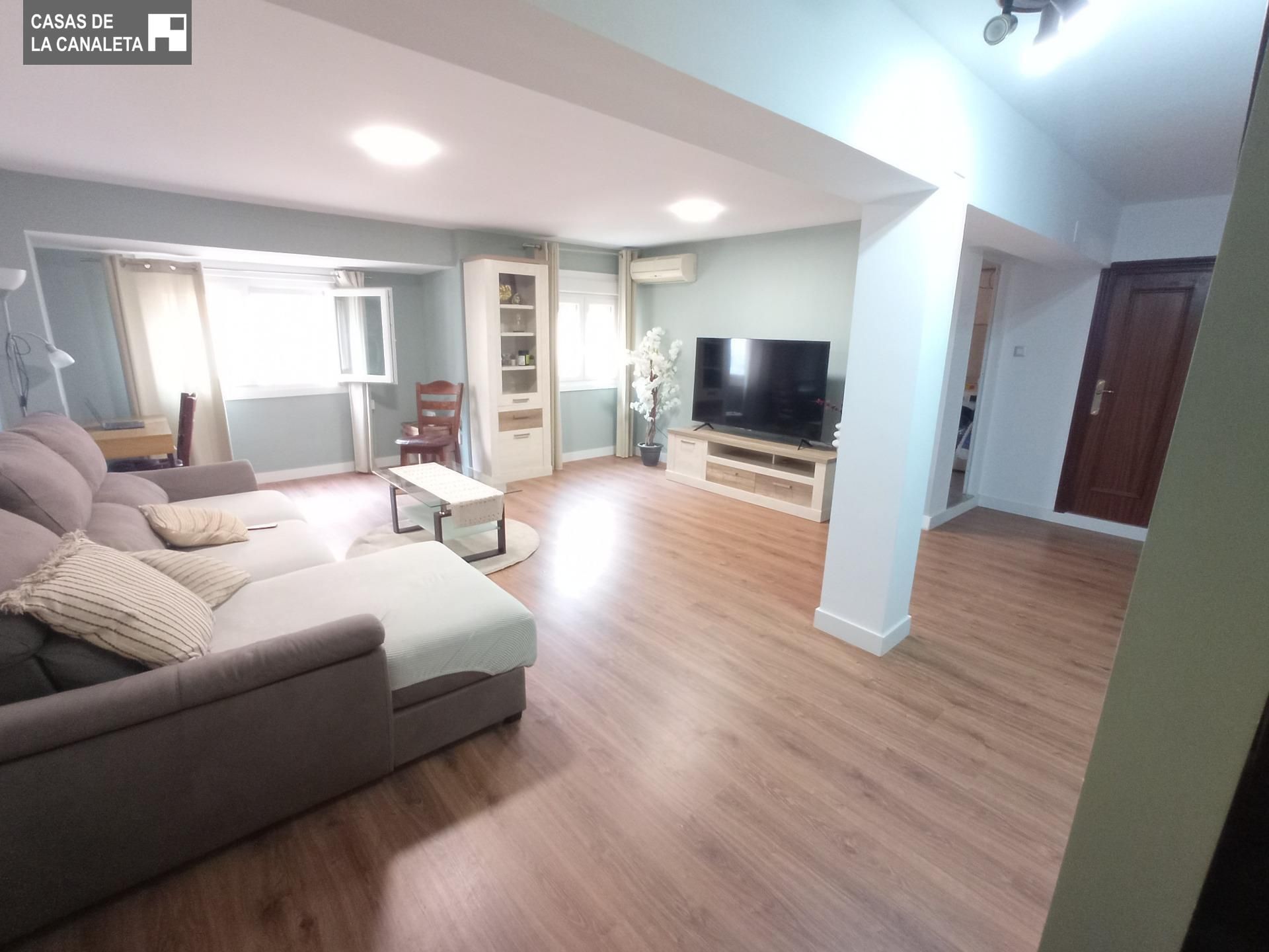 Sala d'estar de Àtic en venda en Xirivella amb Aire condicionat, Terrassa i Balcó