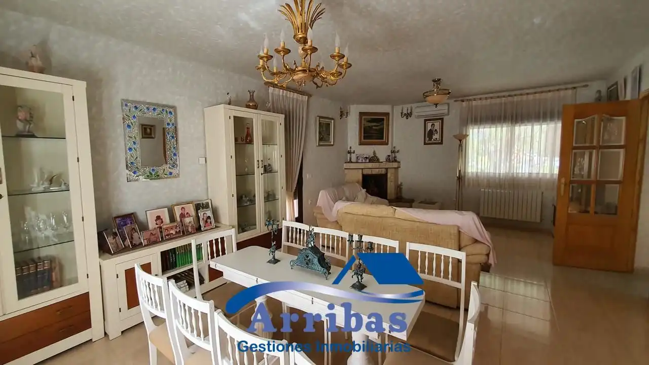 Sala de estar de Casa o chalet en venta en Almorox con Aire acondicionado, Calefacción y Jardín privado