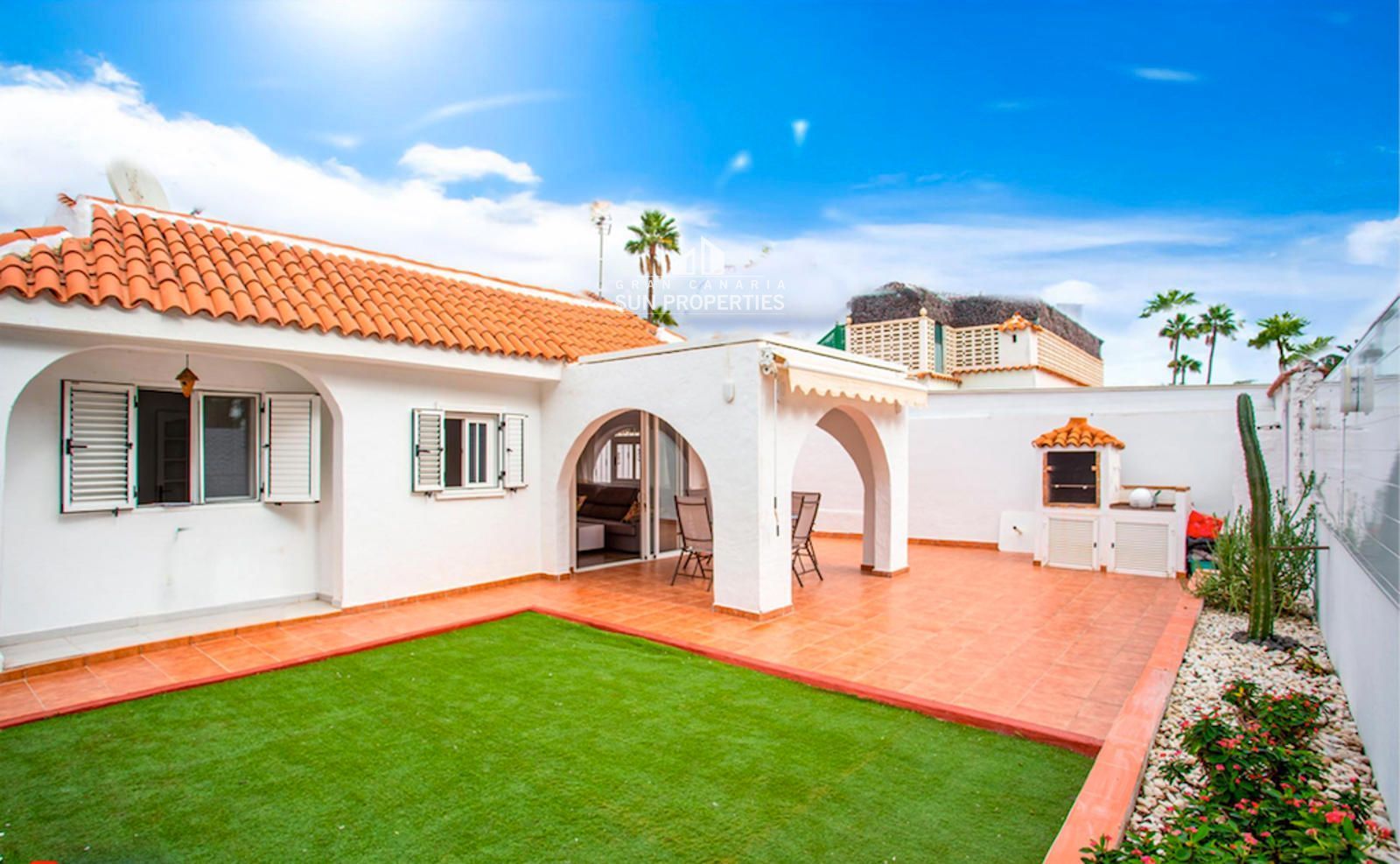 Vista exterior de Casa o xalet de lloguer en San Bartolomé de Tirajana amb Aire condicionat, Jardí privat i Terrassa