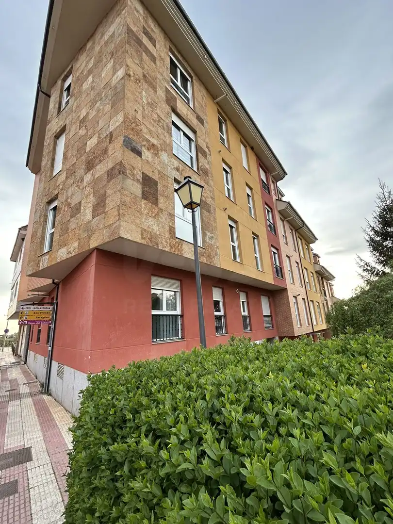 Außenansicht von Maisonette zum Verkauf in Valverde de la Virgen mit Klimaanlage und Heizung