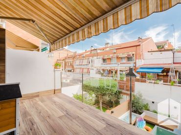 Casa con balcón en venta en Can Vinader