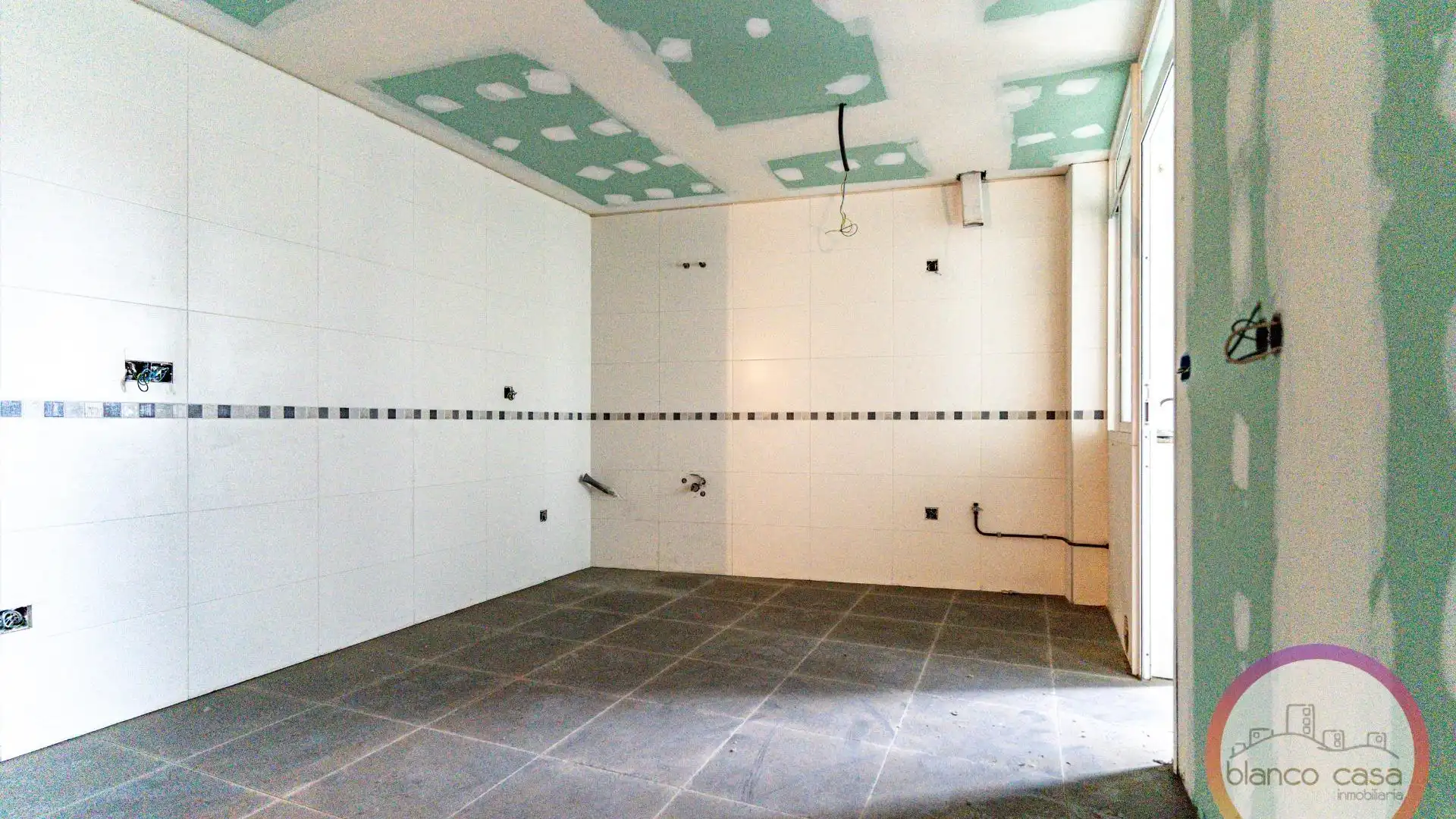 Bany de Pis en venda en Carballo amb Traster