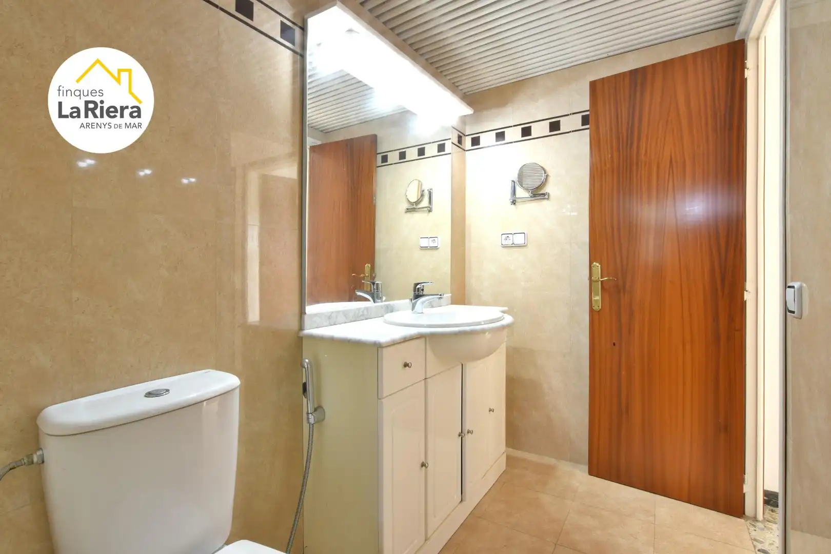 Badezimmer von Wohnung zum Verkauf in Arenys de Mar mit Klimaanlage, Heizung und Terrasse