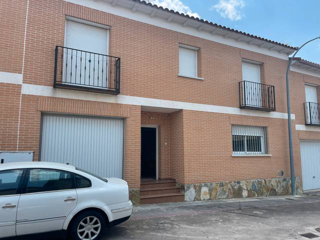Casa adosada en Venta en Calle Espino II, 8 en Hormigos