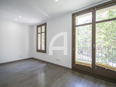 Appartamento con balcone in vendita a Paral.Lel