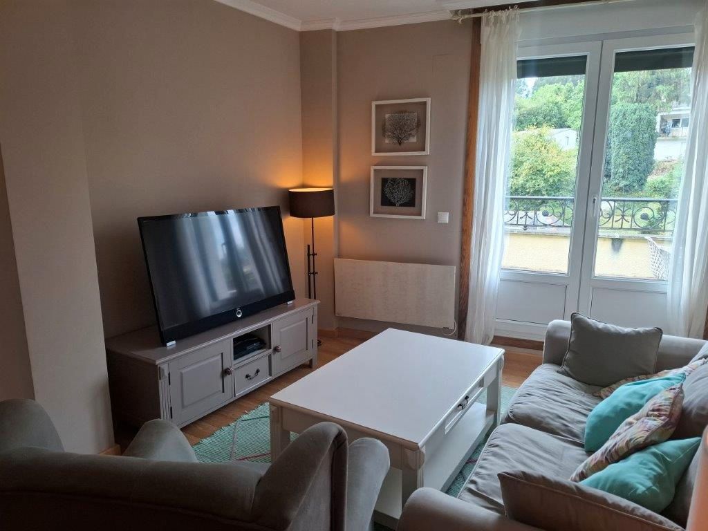 Sala de estar de Piso en venta en Viveiro con Calefacción, Terraza y Trastero