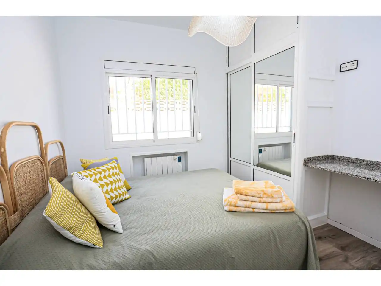 Dormitori de Casa o xalet en venda en Cambrils amb Aire condicionat, Jardí privat i Parquet