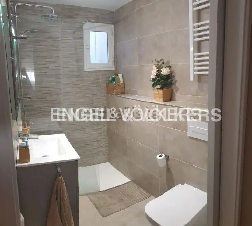 Bathroom of Flat for sale in Barcelona  with Air Conditioner, Heating and Balcony
