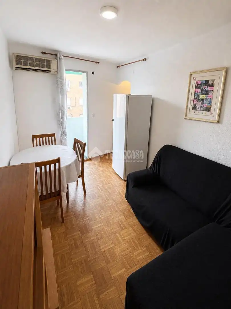 Living room of Flat for sale in Madrid  with Air Conditioner and Balcony