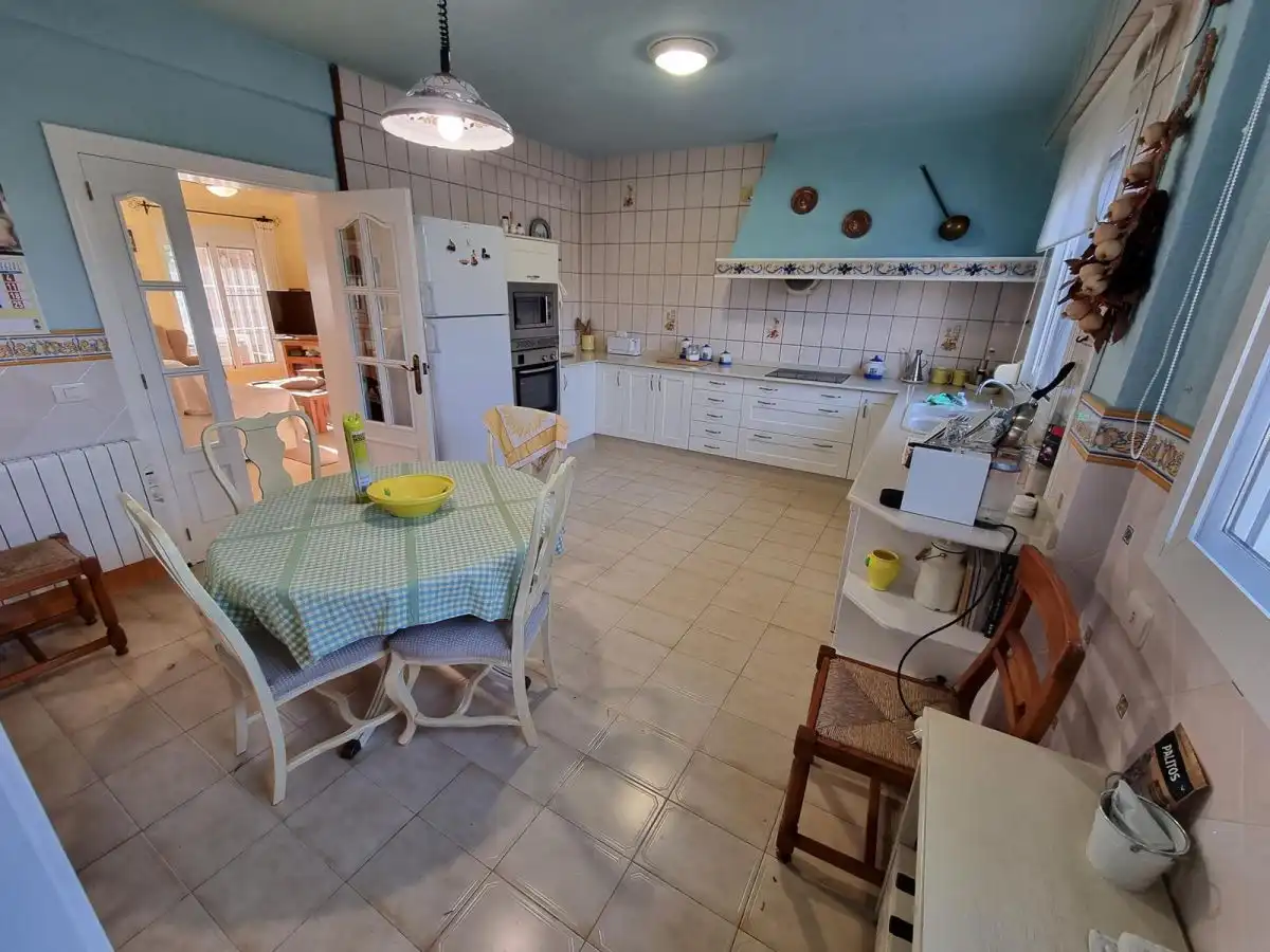 Cuina de Casa o xalet en venda en Castellón de la Plana / Castelló de la Plana amb Aire condicionat, Calefacció i Terrassa