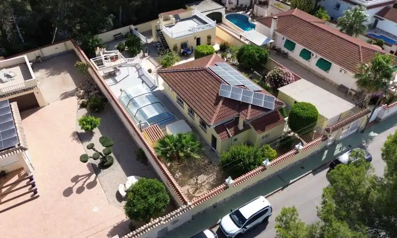 Vista exterior de Casa o xalet en venda en Pilar de la Horadada amb Traster i Piscina