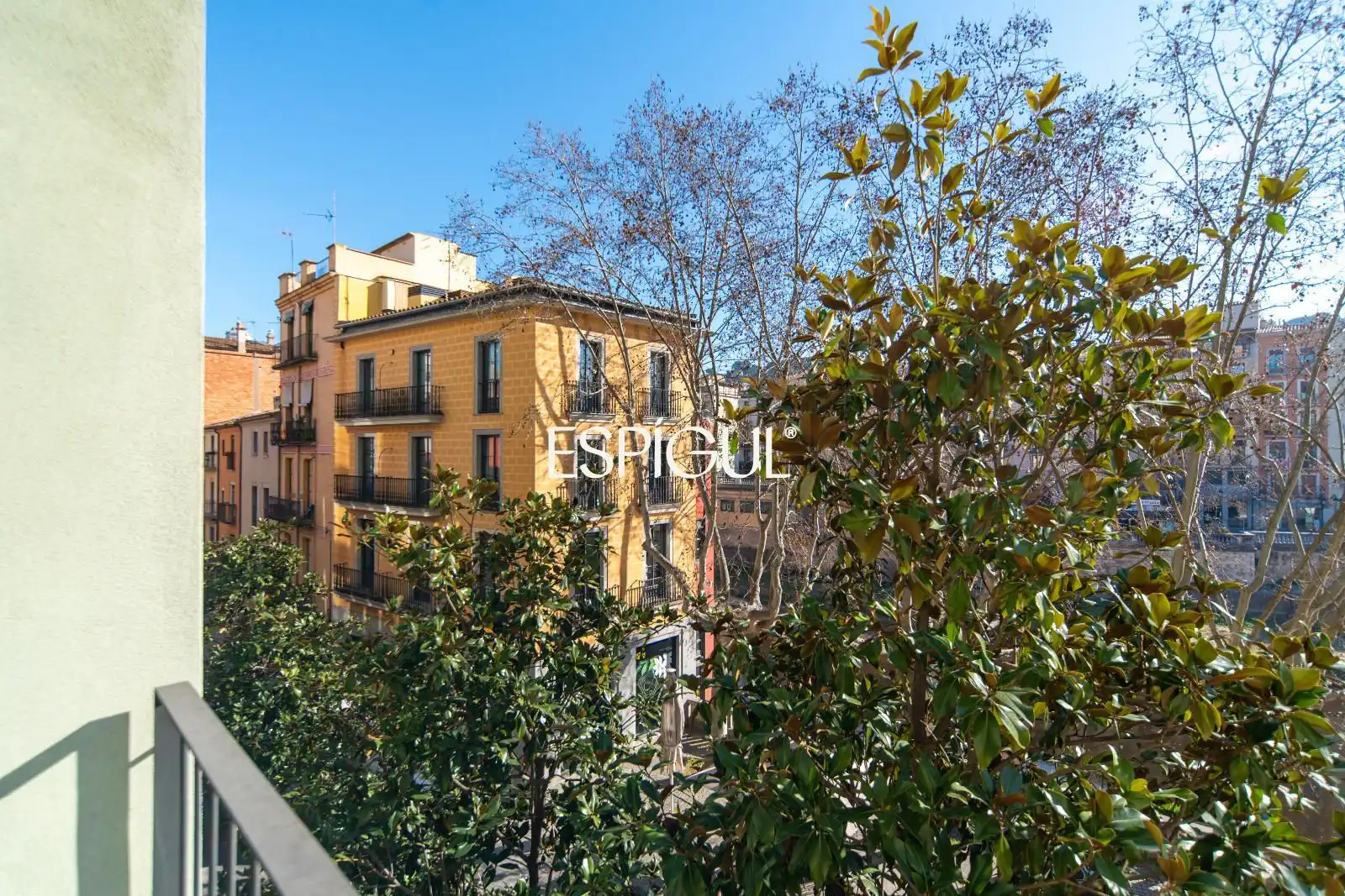 Vista exterior de Pis en venda en Girona amb Aire condicionat, Calefacció i Parquet