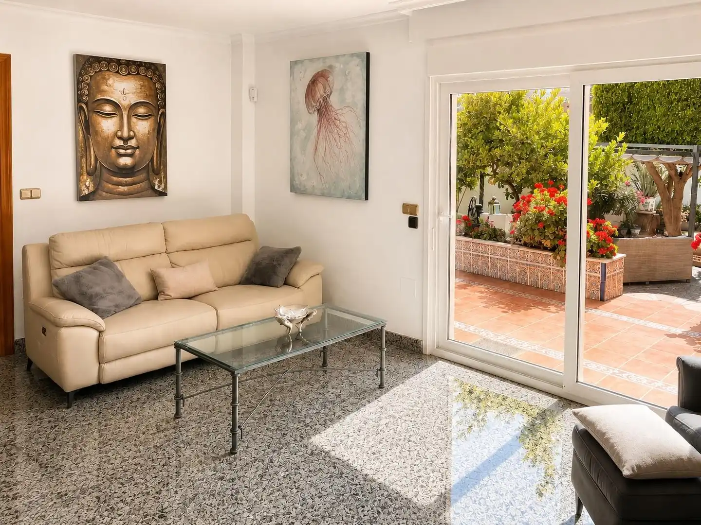 Sala d'estar de Casa o xalet en venda en Roquetas de Mar amb Aire condicionat, Calefacció i Jardí privat