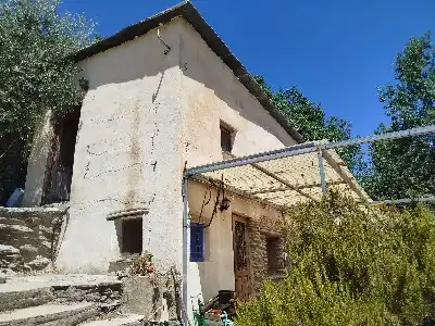 Vista exterior de Finca rústica en venda en Alpujarra de la Sierra amb Calefacció, Jardí privat i Moblat